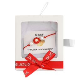 Martisor bratara scoica alb perlat sfere 6 mm distantier cupru placat auriu oval bombat email alb si rosu inima 8x9 mm